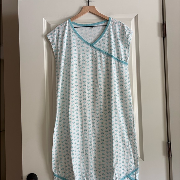 Garnet Hill 100%Organic Cotton Women’s Gown - Picture 2 of 6